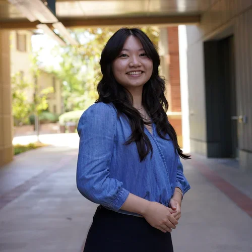 Cindy Quang Headshot