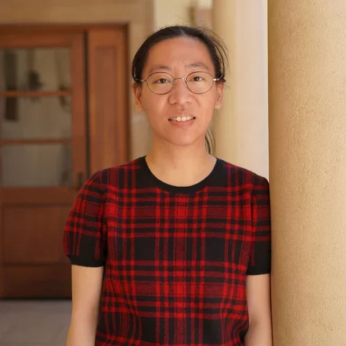 Weiqiong Rong Headshot