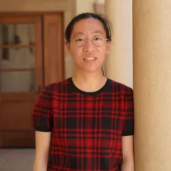 Weiqiong Rong Headshot